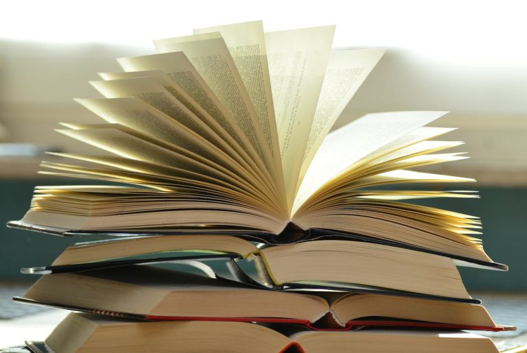 Books On Narcissism help us understand the real mentality of people around us and how we can recognize narcissists